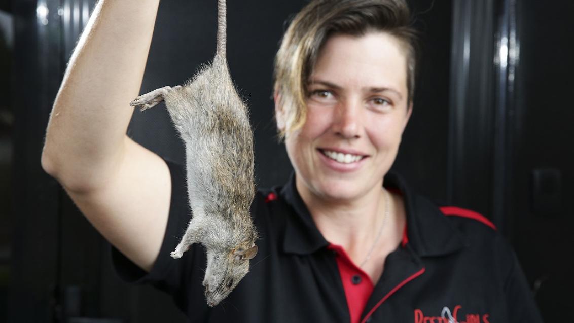 Pesty Girls Nathaly with rat